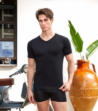 Berrak 1006 Siyah Erkek V Yaka